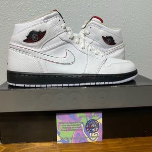 Jordan 1 white cinco de mayo size 11 original box good condition